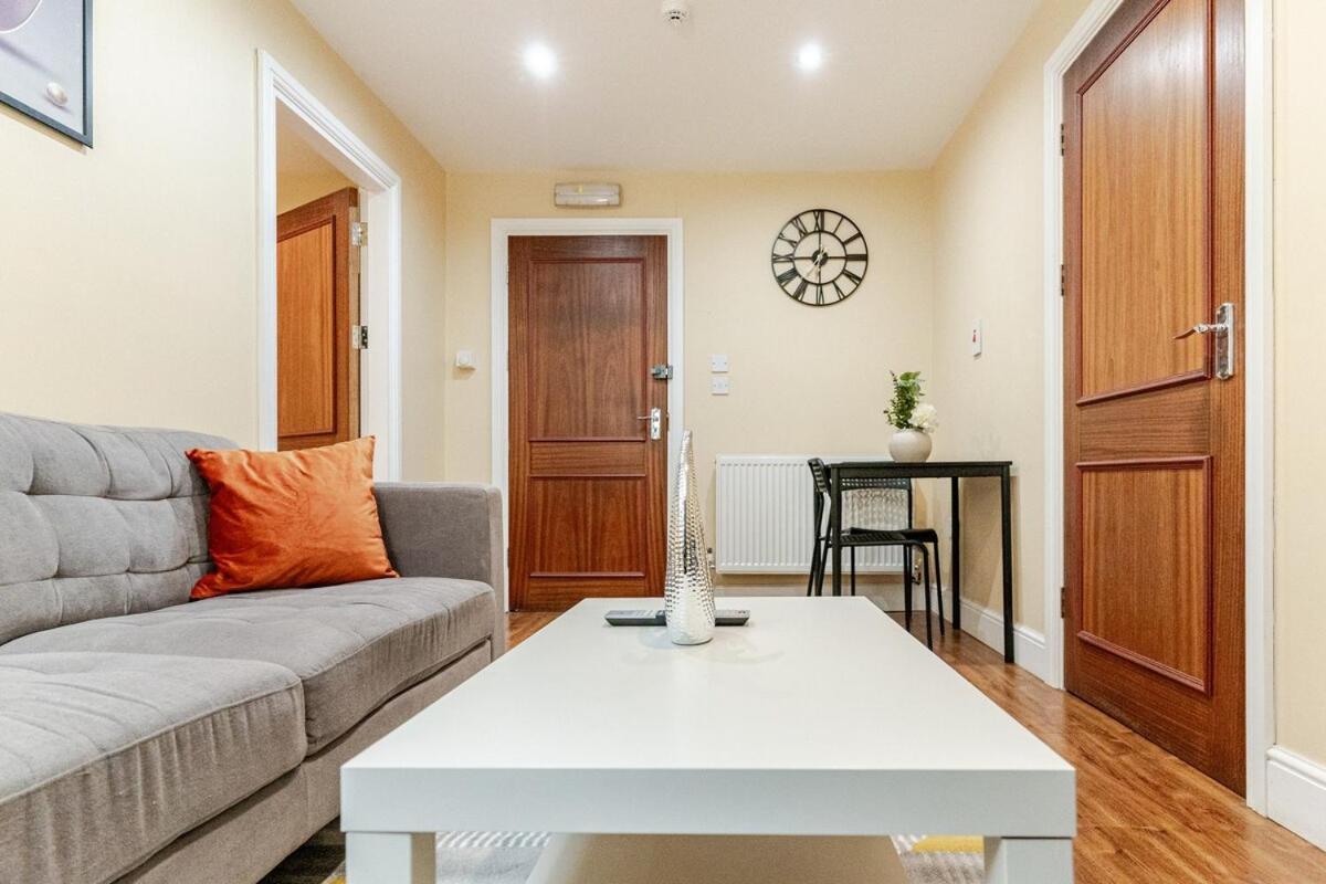 Cozy Flat In Walsall Town Centre Esterno foto